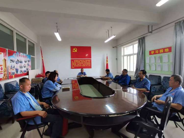 運(yùn)輸采供黨支部召開(kāi)黨員大會(huì)，組織主題教育集中學(xué)習(xí)。