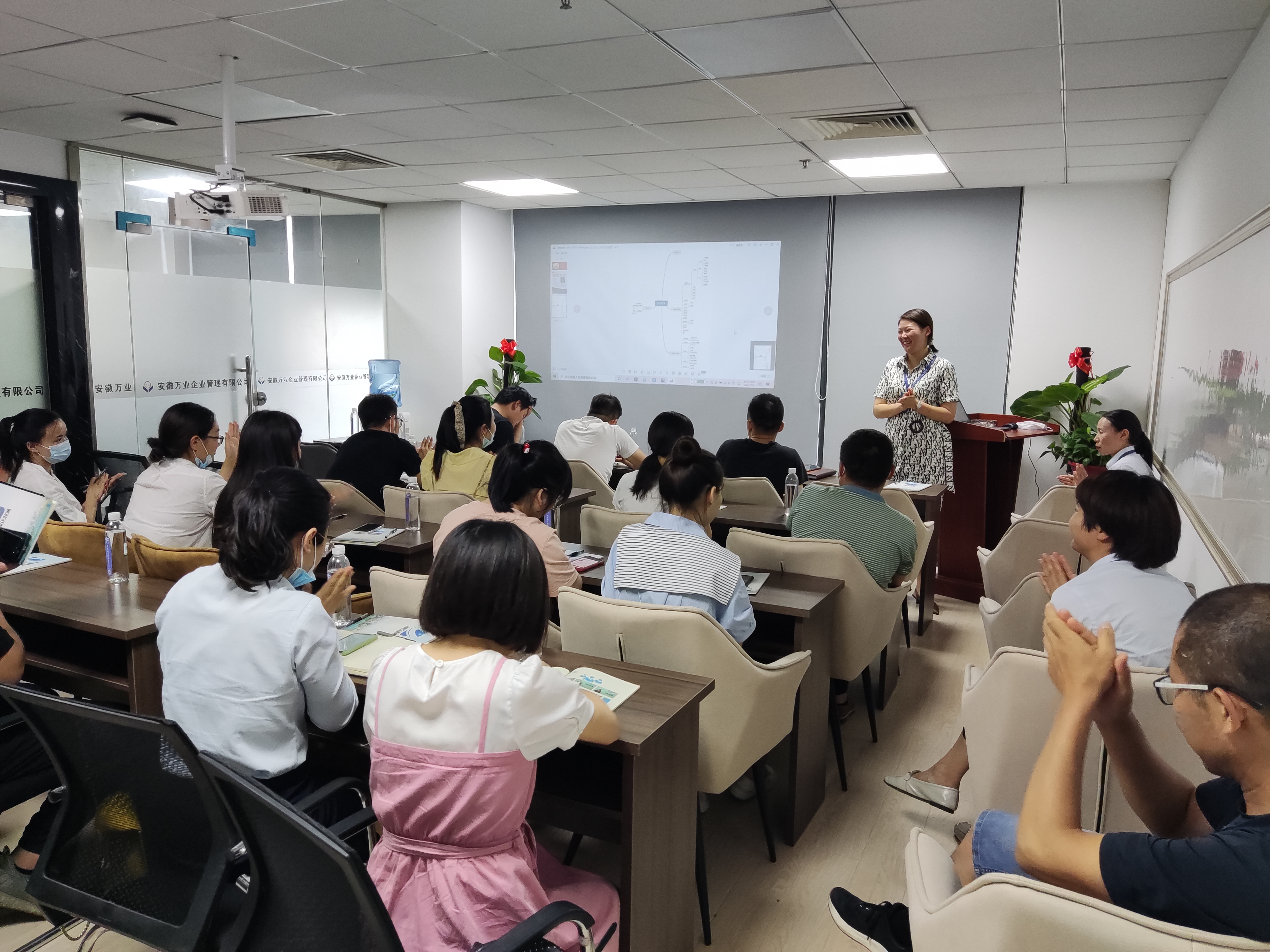 安徽萬業(yè)《建筑企業(yè)，如何突破重圍》公益講座圓滿結束